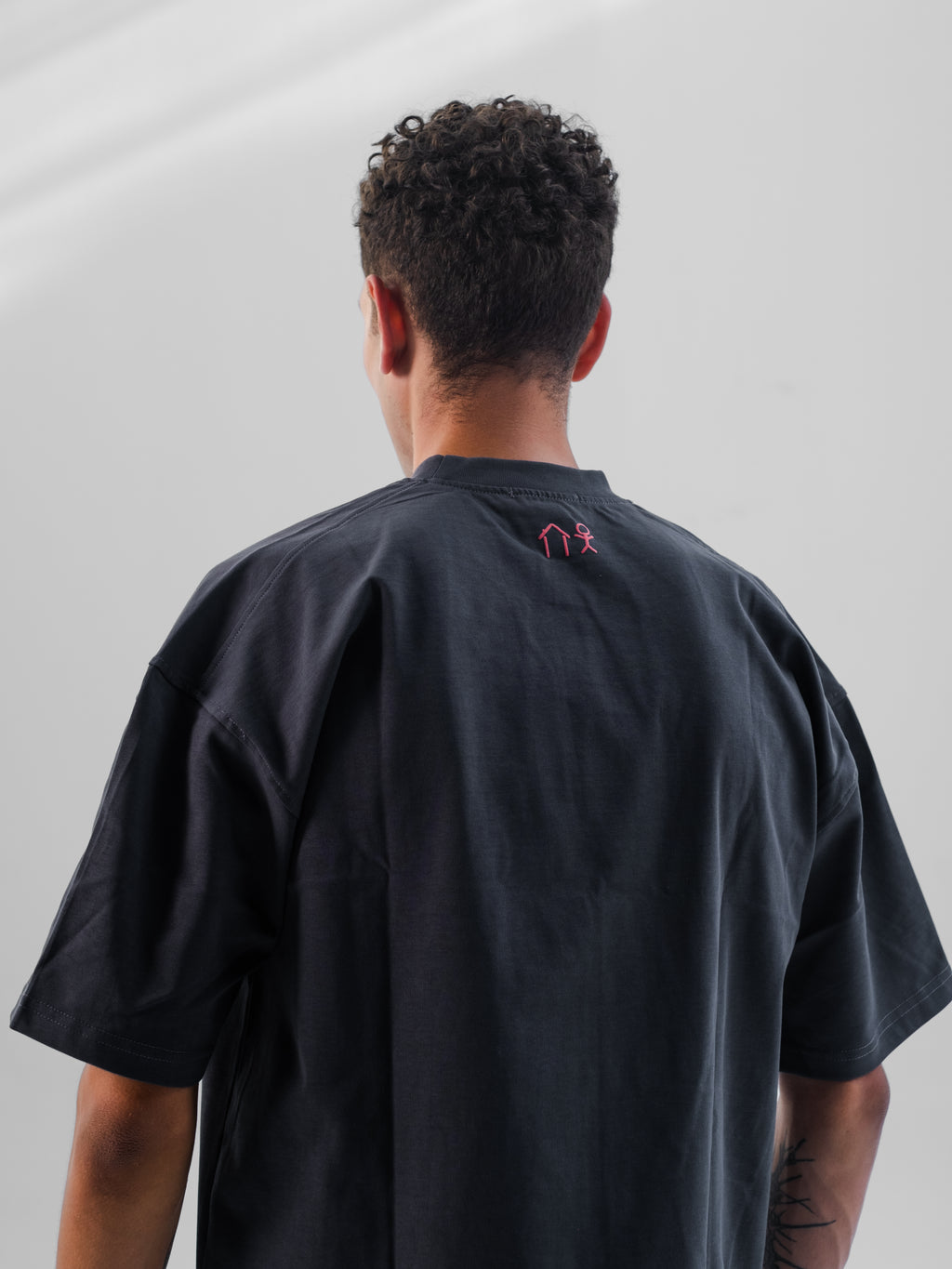 CONTRAST STEEL OG TEE