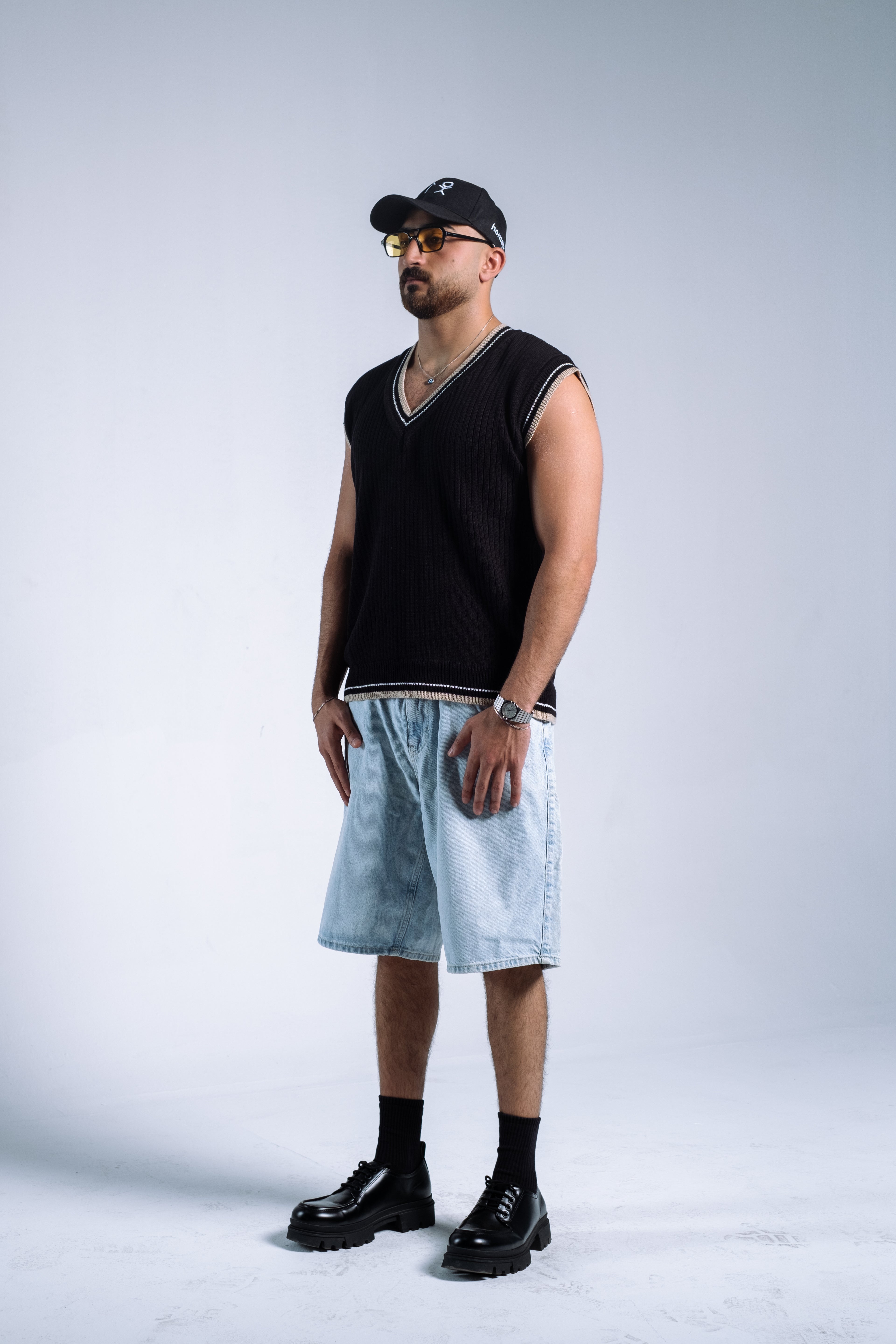 BLACK KNIT SLEEVELESS JUMPER