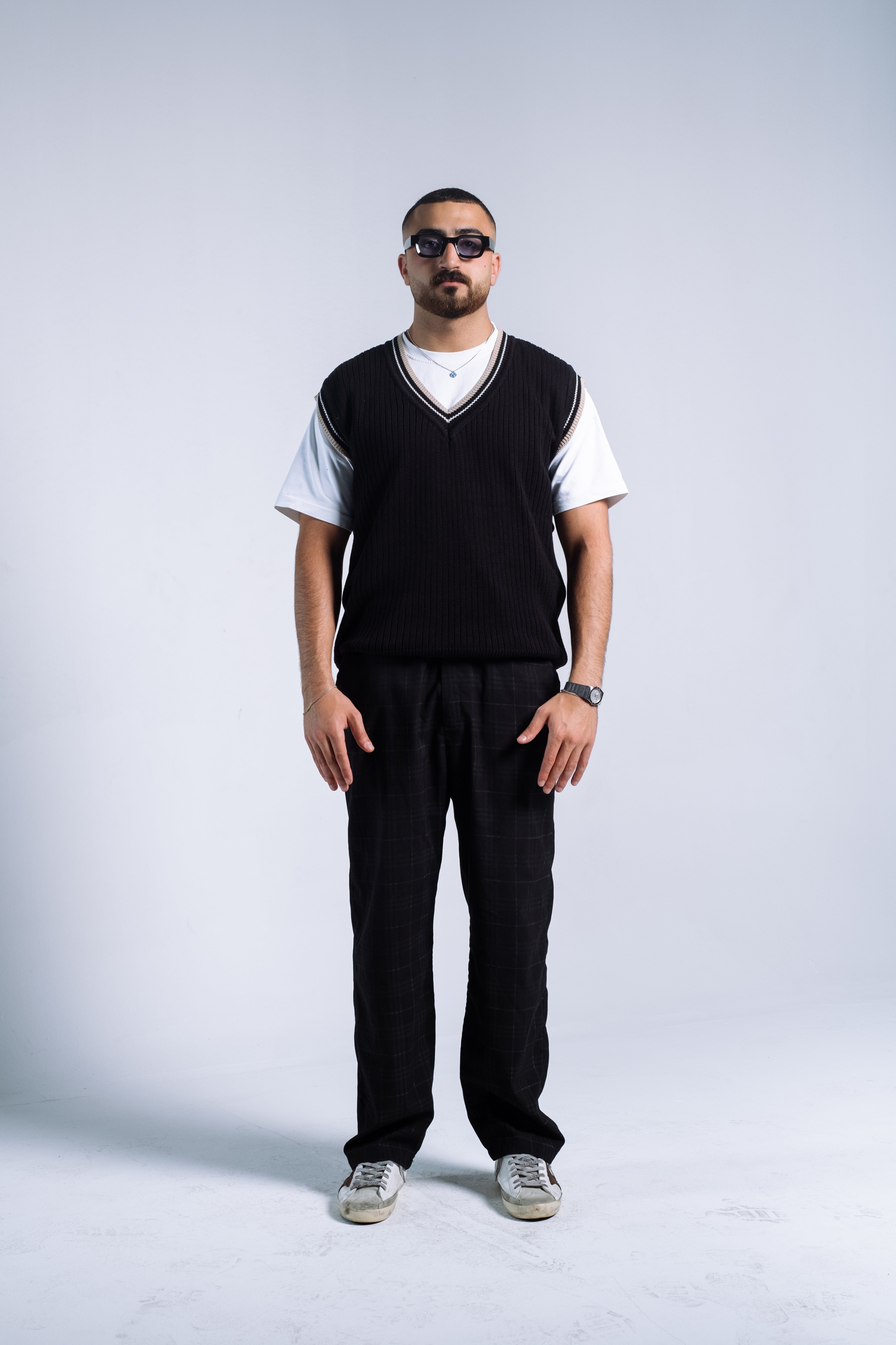 BLACK KNIT SLEEVELESS JUMPER