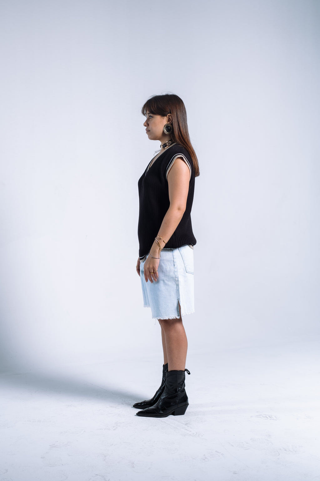 BLACK KNIT SLEEVELESS JUMPER